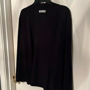 Long sleeve light sweater with cutout detail